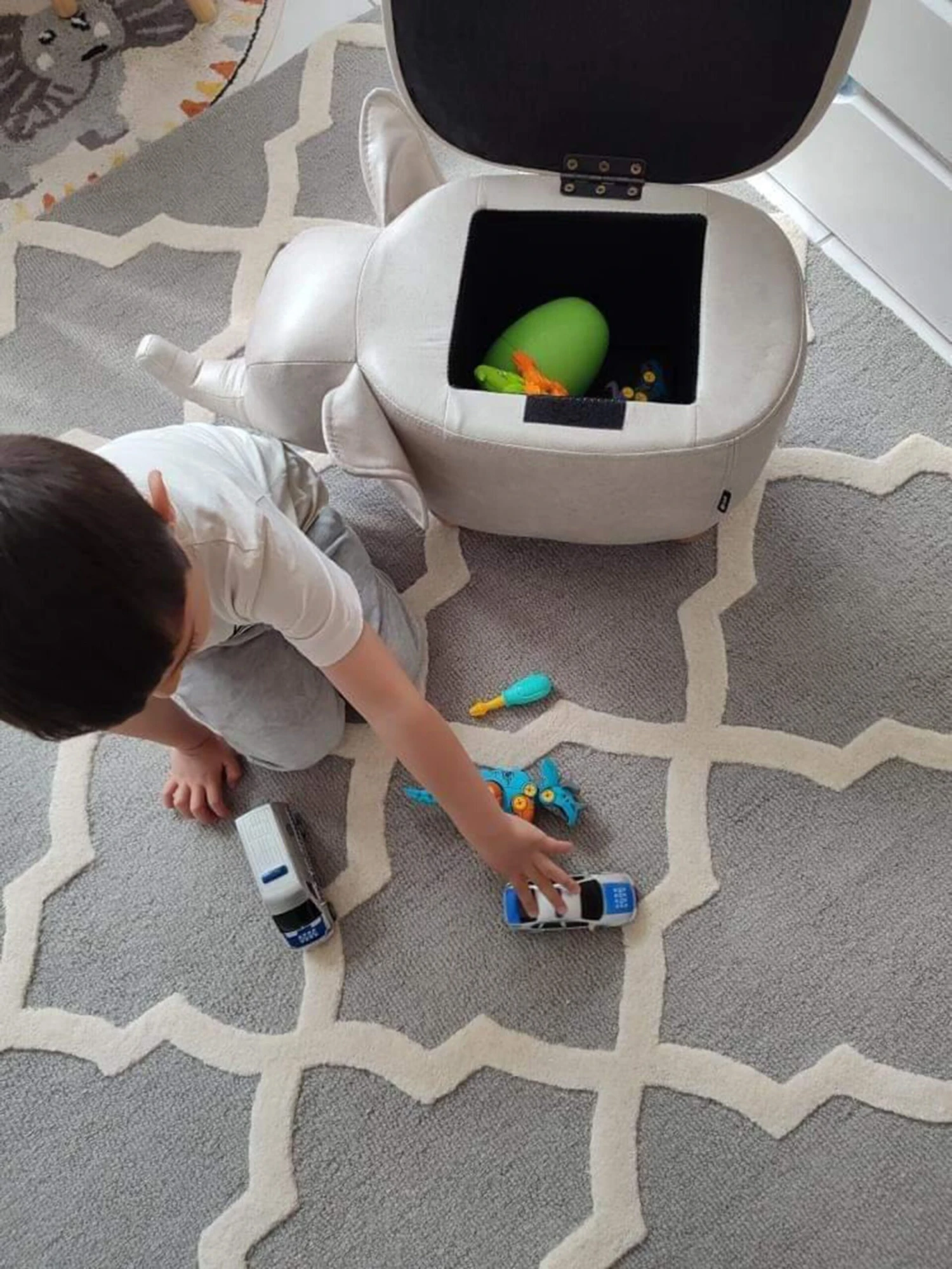 Hocker Kunstleer Lichtgrijs ELEPHANT - Image 10